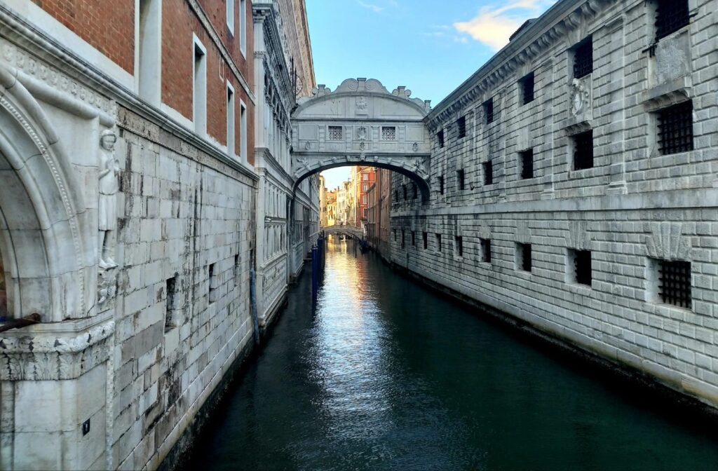 Ponte-Sospiri-Venezia