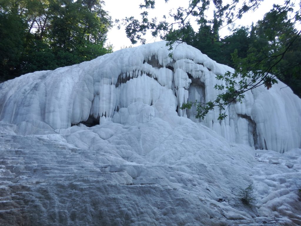 Bagni-di-San-Filippo-Balena-Bianca-1