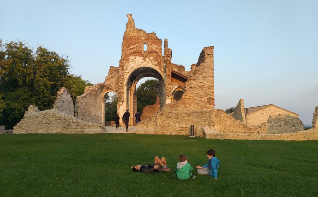 Nervesa della Battaglia, Abbazia di Sant’Eustachio passeggiate