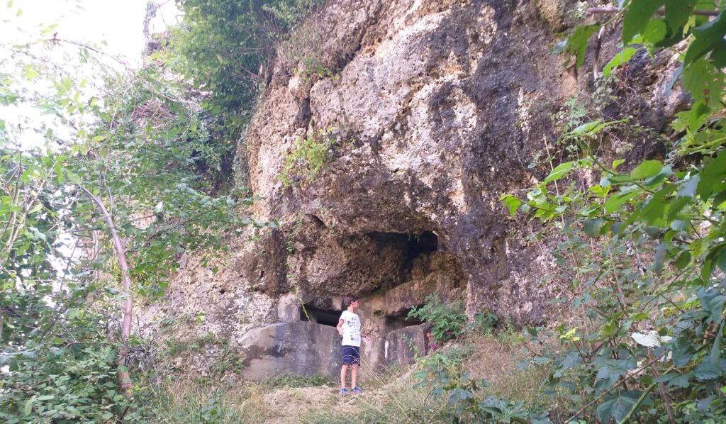 Santa Croce (Tv), grotte lungo il percorso dei bunker