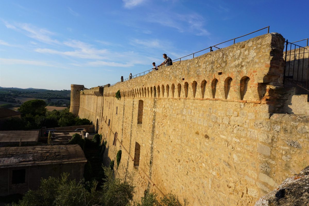 Toscana Magliano le mura