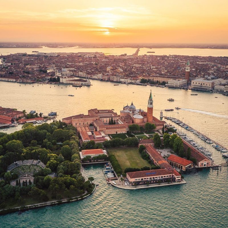 Vista di San Giorgio dall'elicottero Heliair service