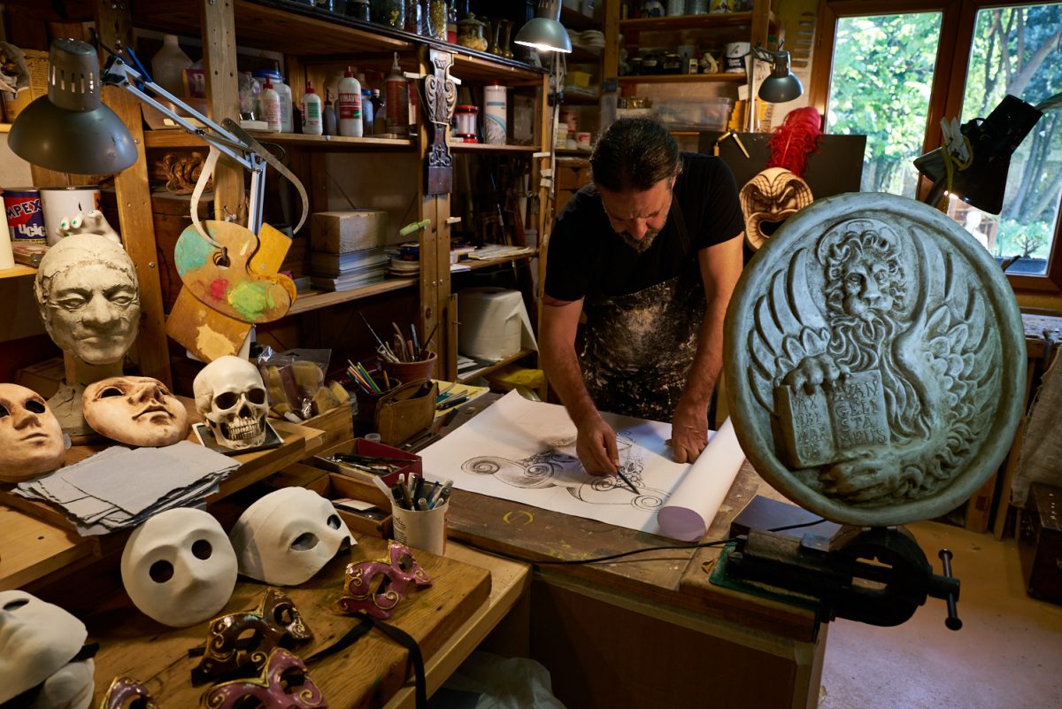 Venezia, Giudecca, Chiostro Santi Cosmo e Damiano, Mistero Buffo, atelier di maschere.