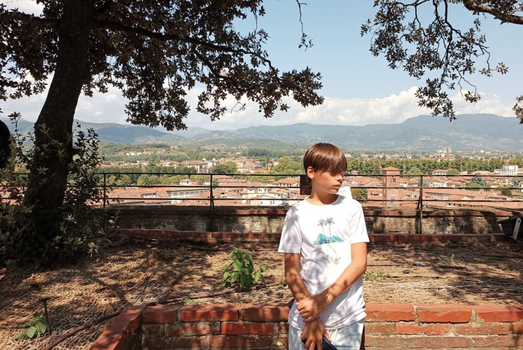 Lucca con bambini sulla Torre Guinigi
