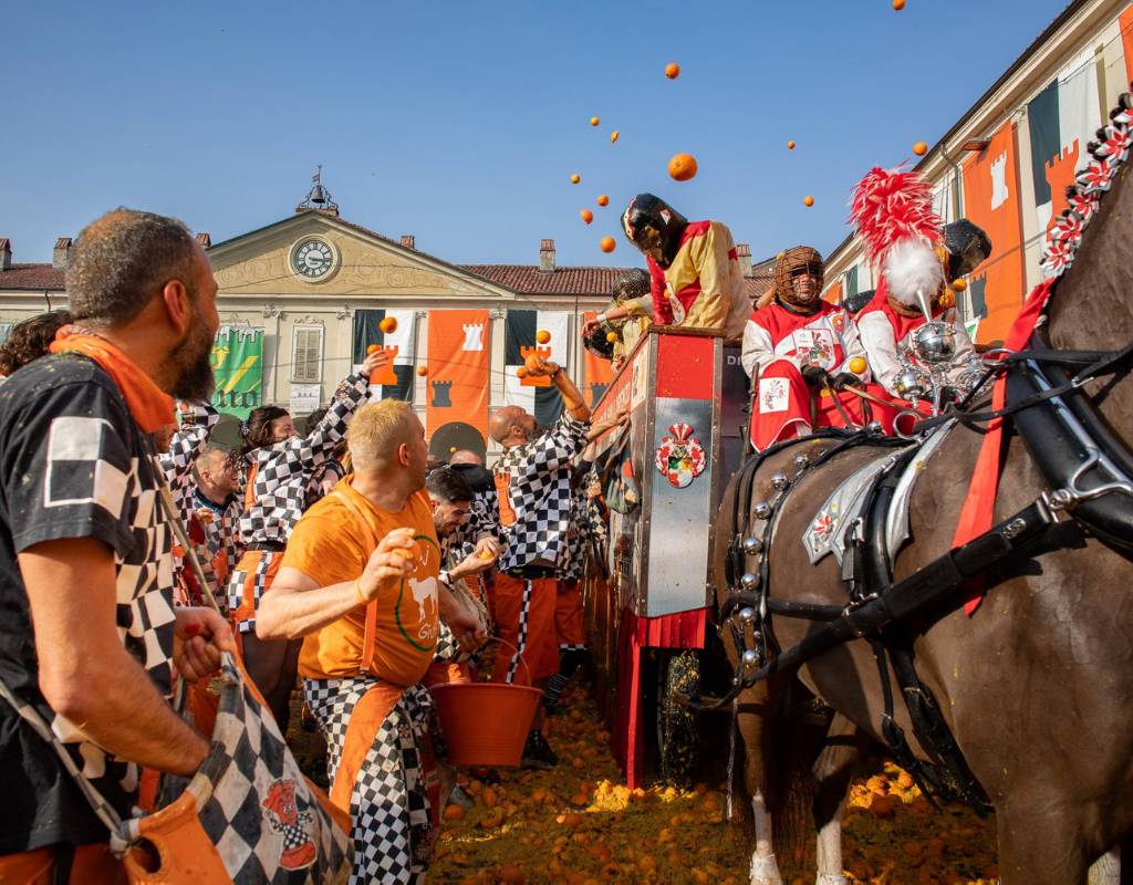 Carnevale Piemonte Ivrea evento battaglia arance