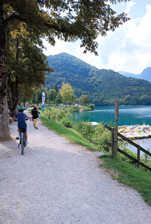 Trentino Lago Ledro in ebike con bambini
