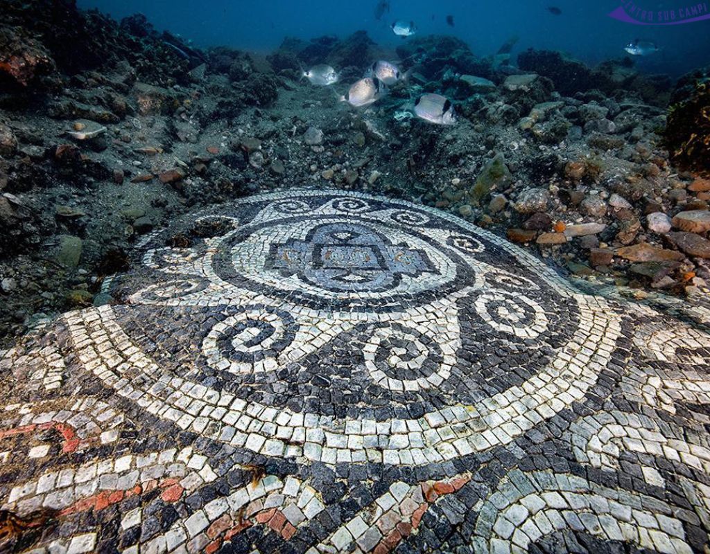 Bacoli Parco Archeologico di Baia sommersa mosaico (