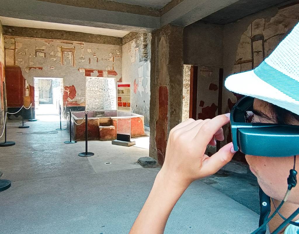 Pompei tour augmented reality glasses