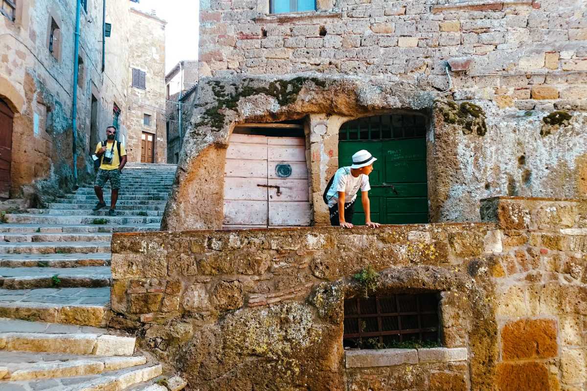 Pitigliano città tufo cosa vedere con bambini