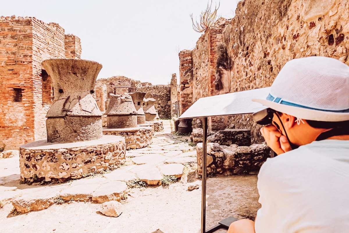 Pompei con bambini ragazzi panificio di Popodio Prisco